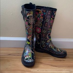 Multicolored Sakroots rain boots